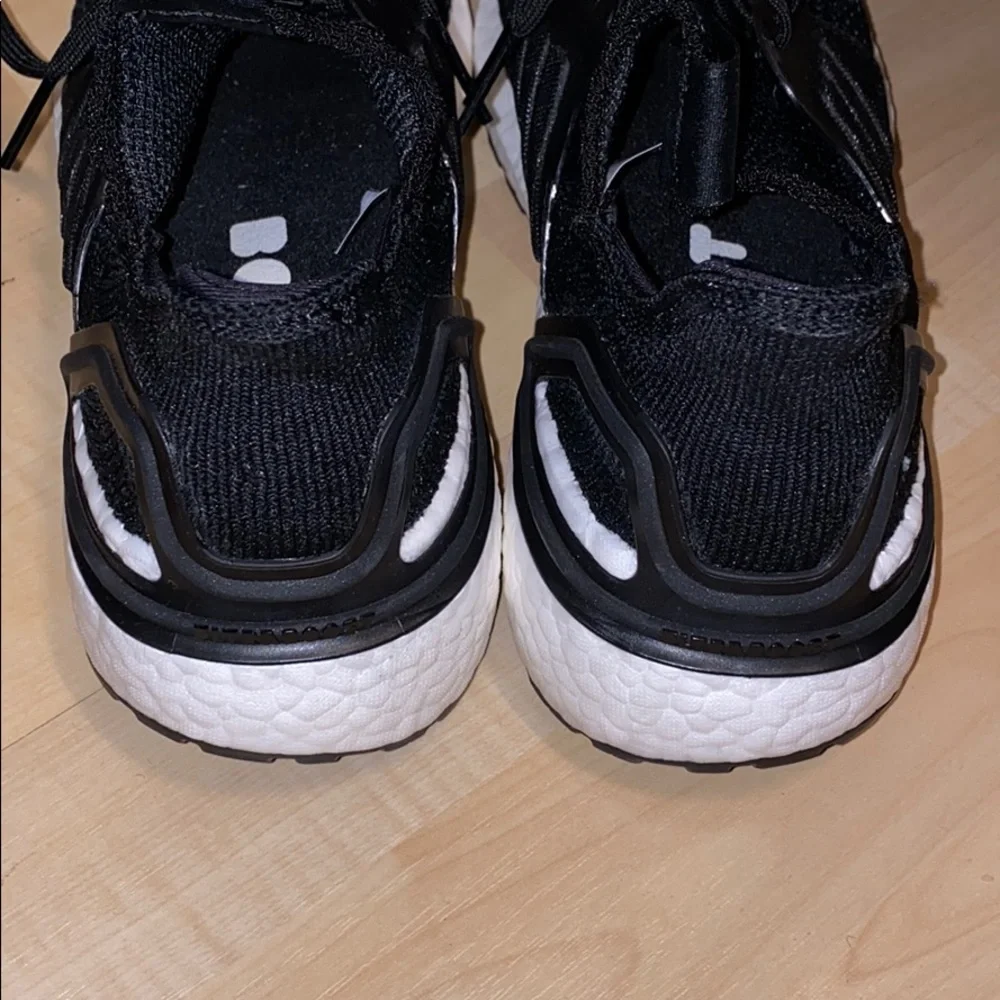 adidas Women's Black and White Sneakers - Picture 4 of 7